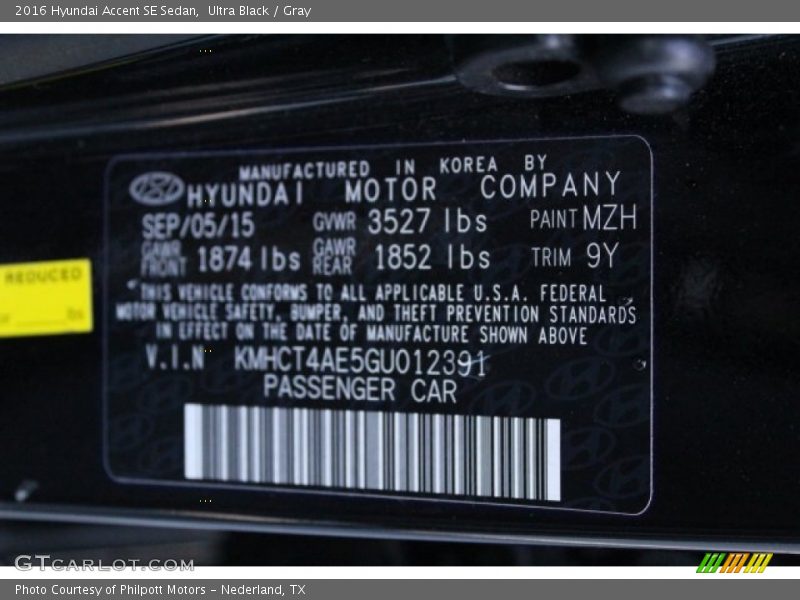 Ultra Black / Gray 2016 Hyundai Accent SE Sedan