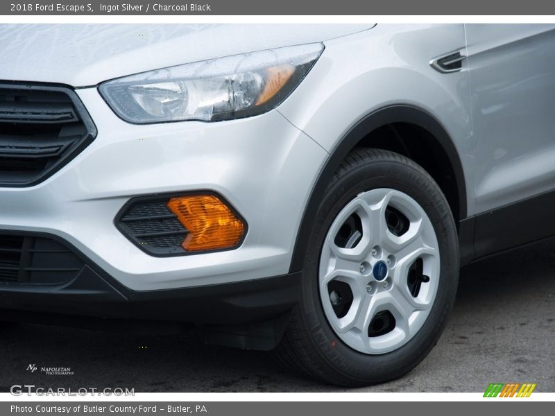 Ingot Silver / Charcoal Black 2018 Ford Escape S