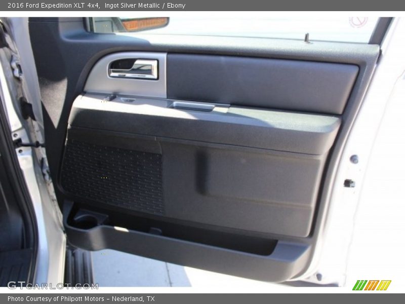Ingot Silver Metallic / Ebony 2016 Ford Expedition XLT 4x4
