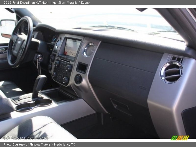 Ingot Silver Metallic / Ebony 2016 Ford Expedition XLT 4x4