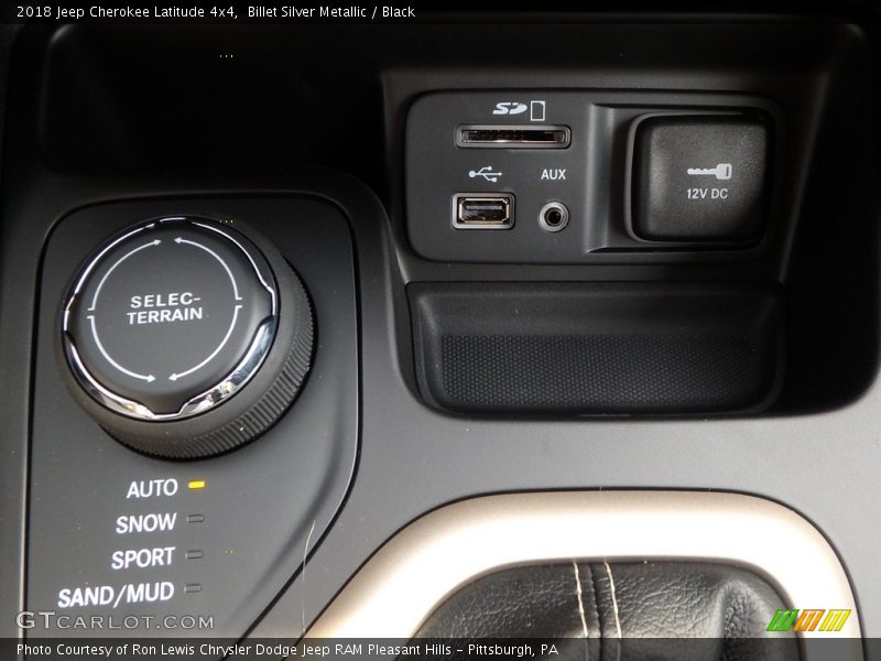 Billet Silver Metallic / Black 2018 Jeep Cherokee Latitude 4x4
