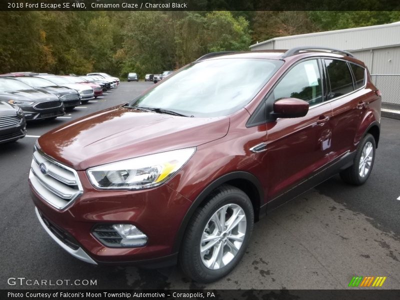 Front 3/4 View of 2018 Escape SE 4WD
