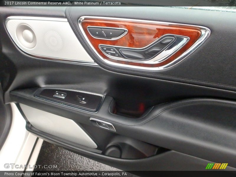 Door Panel of 2017 Continental Reserve AWD