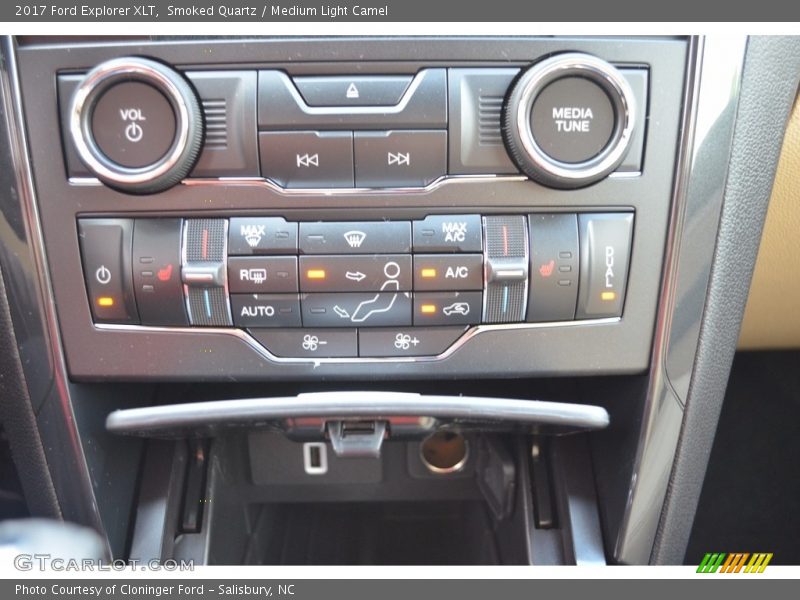 Smoked Quartz / Medium Light Camel 2017 Ford Explorer XLT