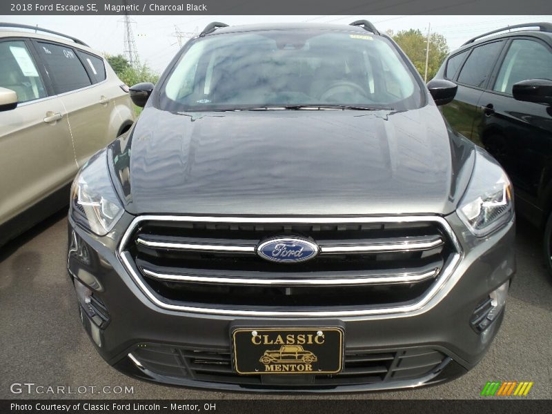 Magnetic / Charcoal Black 2018 Ford Escape SE