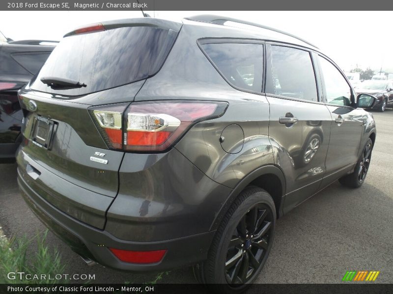 Magnetic / Charcoal Black 2018 Ford Escape SE