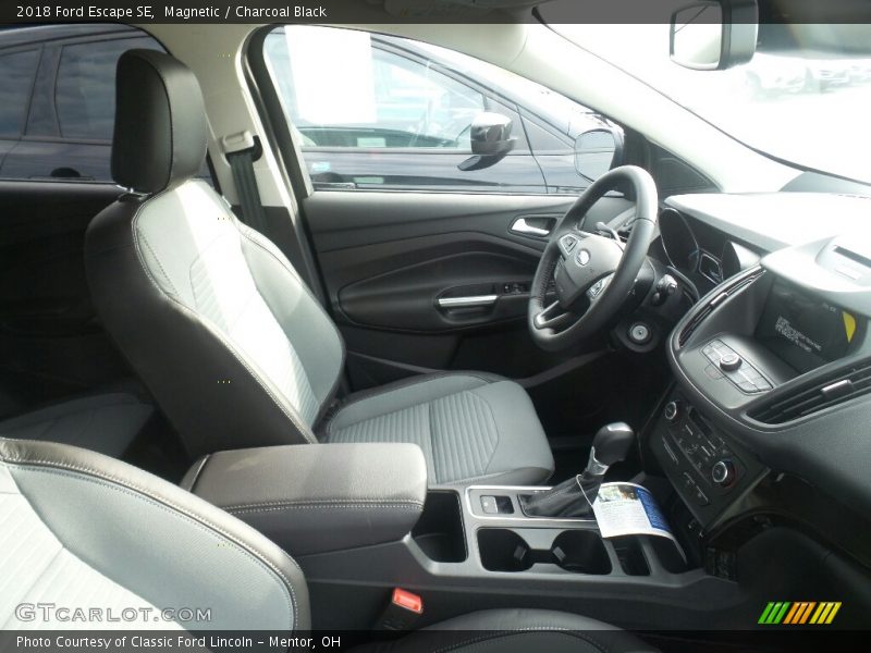 Magnetic / Charcoal Black 2018 Ford Escape SE