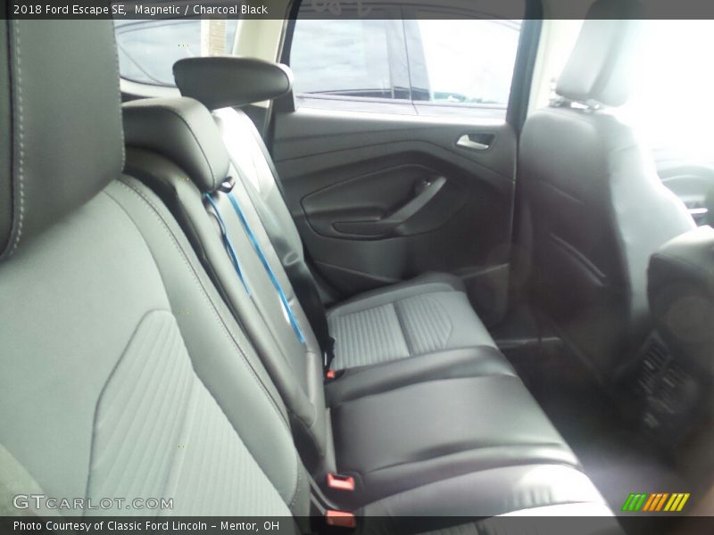 Magnetic / Charcoal Black 2018 Ford Escape SE