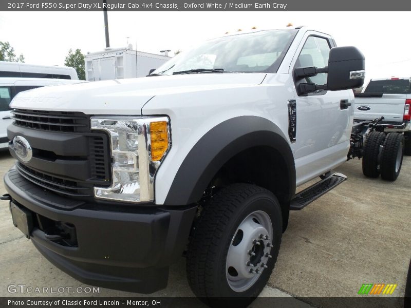 Oxford White / Medium Earth Gray 2017 Ford F550 Super Duty XL Regular Cab 4x4 Chassis