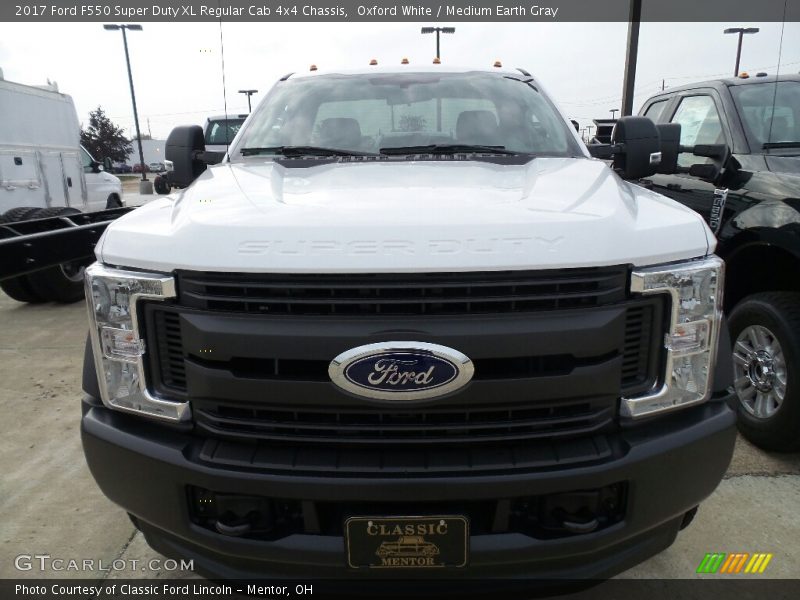 Oxford White / Medium Earth Gray 2017 Ford F550 Super Duty XL Regular Cab 4x4 Chassis