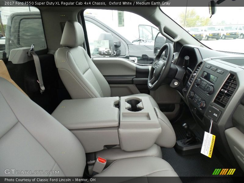 Oxford White / Medium Earth Gray 2017 Ford F550 Super Duty XL Regular Cab 4x4 Chassis