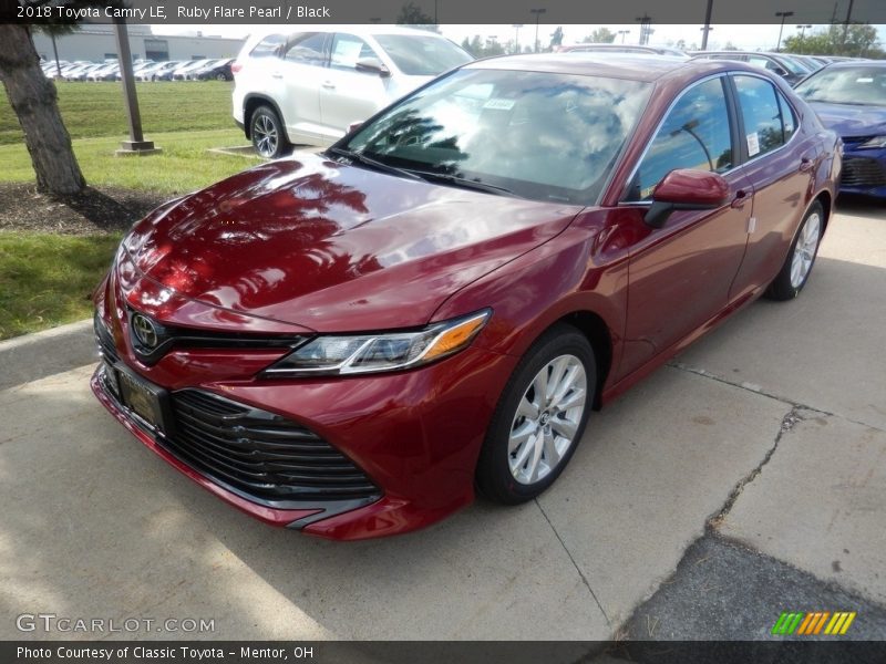 Ruby Flare Pearl / Black 2018 Toyota Camry LE