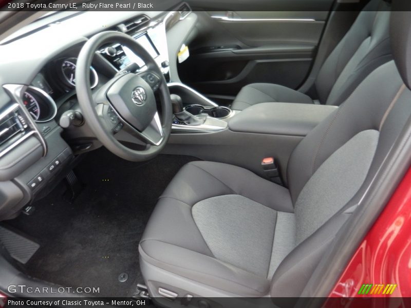 Ruby Flare Pearl / Black 2018 Toyota Camry LE