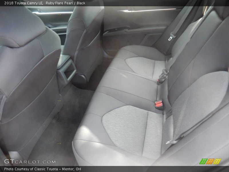 Ruby Flare Pearl / Black 2018 Toyota Camry LE
