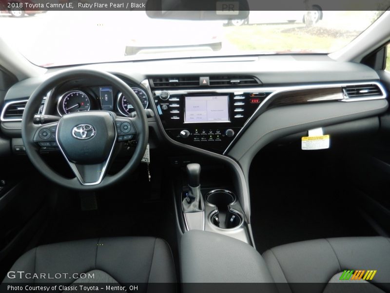 Ruby Flare Pearl / Black 2018 Toyota Camry LE