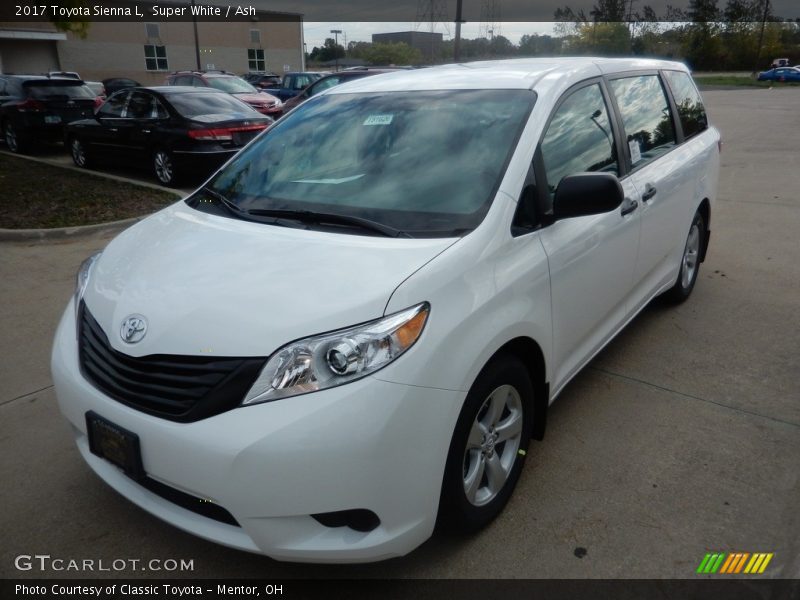 Super White / Ash 2017 Toyota Sienna L