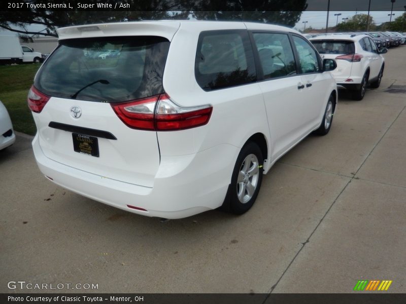 Super White / Ash 2017 Toyota Sienna L