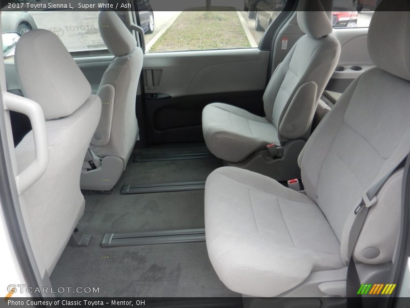 Super White / Ash 2017 Toyota Sienna L