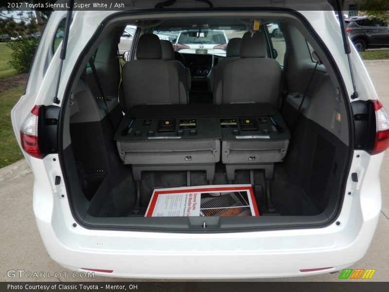 Super White / Ash 2017 Toyota Sienna L
