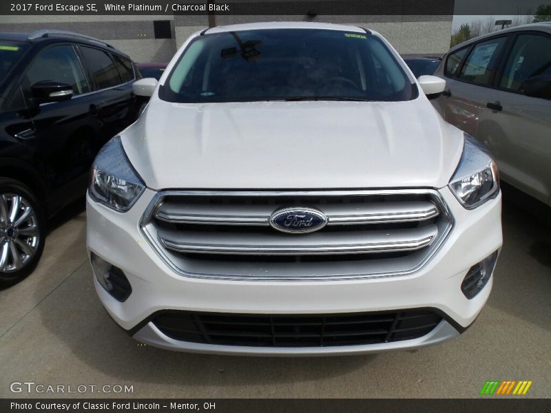 White Platinum / Charcoal Black 2017 Ford Escape SE