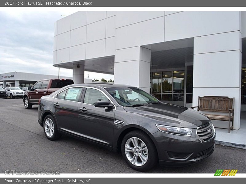 Magnetic / Charcoal Black 2017 Ford Taurus SE