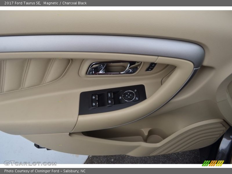 Magnetic / Charcoal Black 2017 Ford Taurus SE