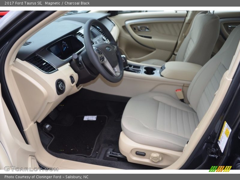 Magnetic / Charcoal Black 2017 Ford Taurus SE