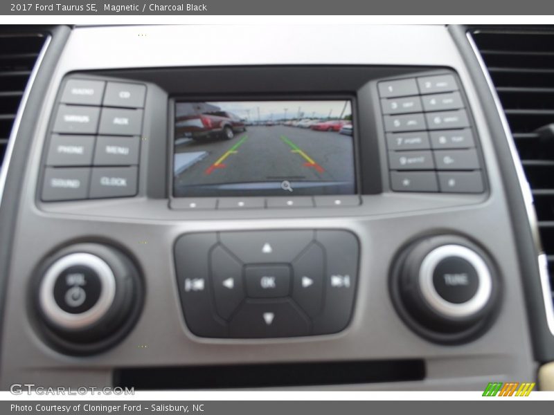 Magnetic / Charcoal Black 2017 Ford Taurus SE