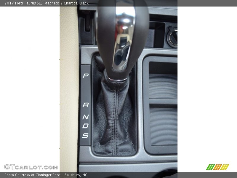 Magnetic / Charcoal Black 2017 Ford Taurus SE