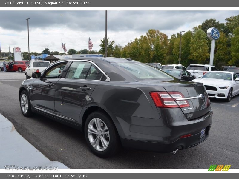 Magnetic / Charcoal Black 2017 Ford Taurus SE