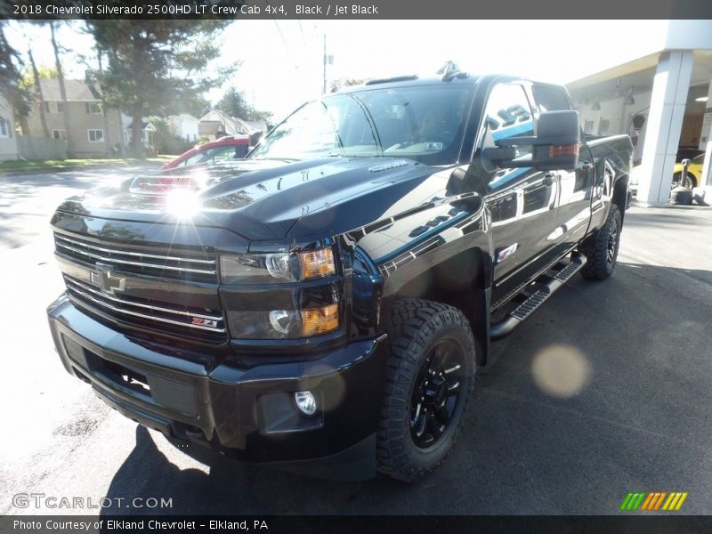 Front 3/4 View of 2018 Silverado 2500HD LT Crew Cab 4x4