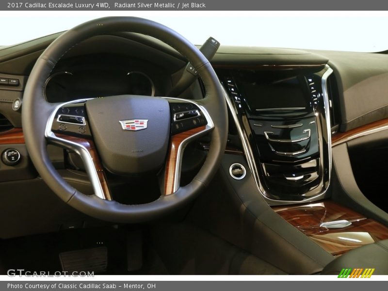 Radiant Silver Metallic / Jet Black 2017 Cadillac Escalade Luxury 4WD