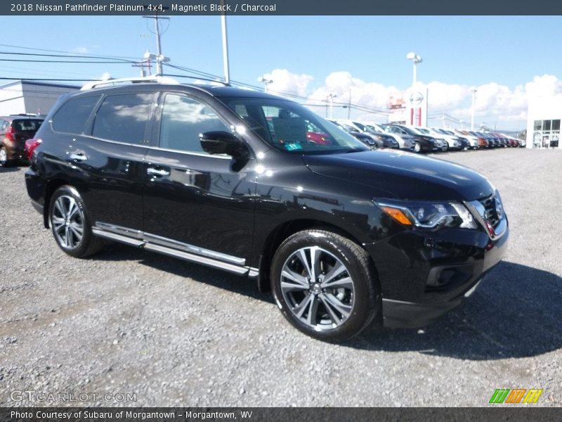 Front 3/4 View of 2018 Pathfinder Platinum 4x4