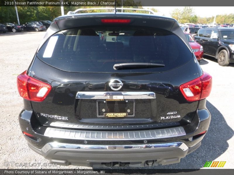 Magnetic Black / Charcoal 2018 Nissan Pathfinder Platinum 4x4