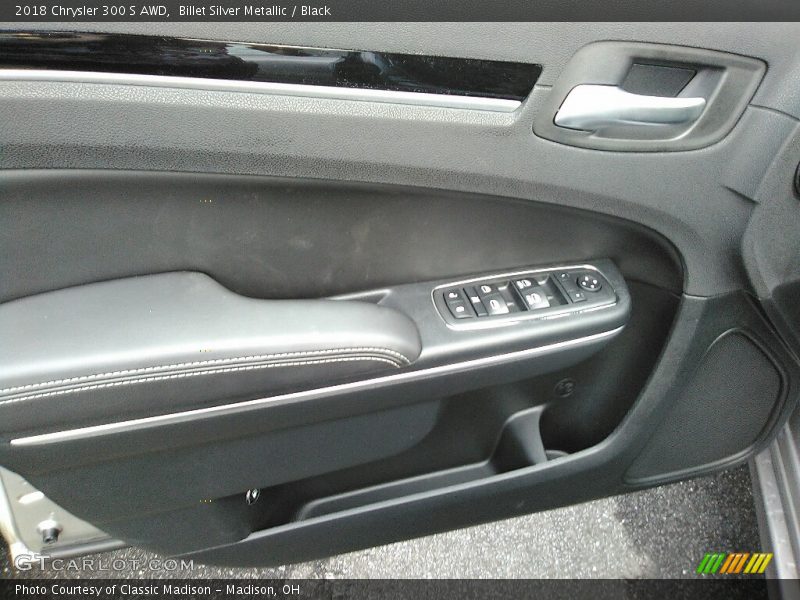 Billet Silver Metallic / Black 2018 Chrysler 300 S AWD