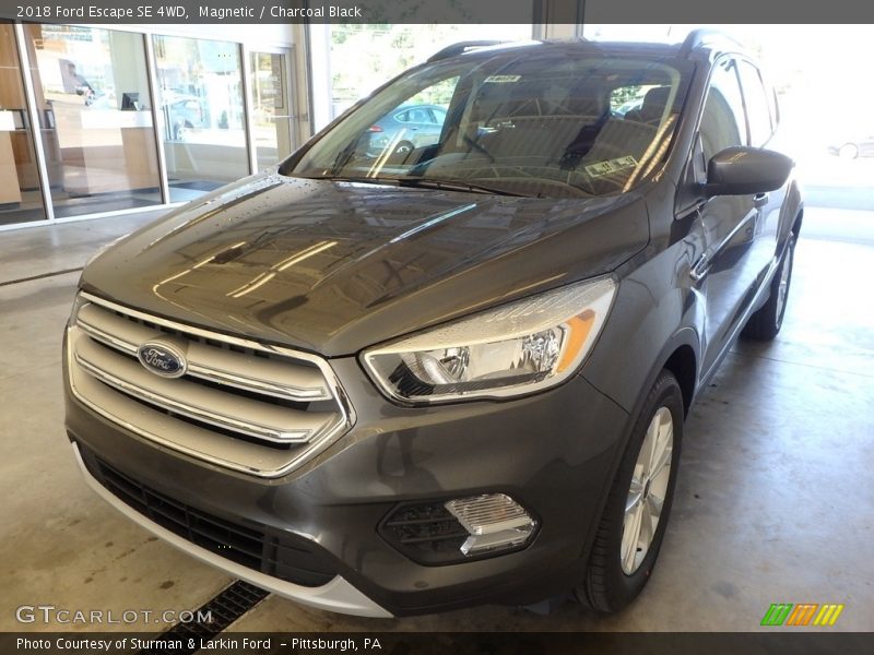 Magnetic / Charcoal Black 2018 Ford Escape SE 4WD