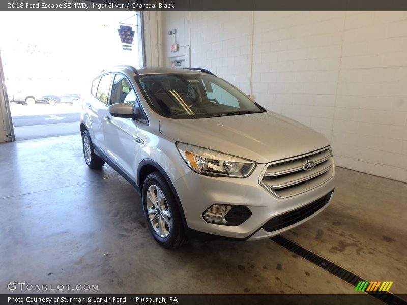 Ingot Silver / Charcoal Black 2018 Ford Escape SE 4WD