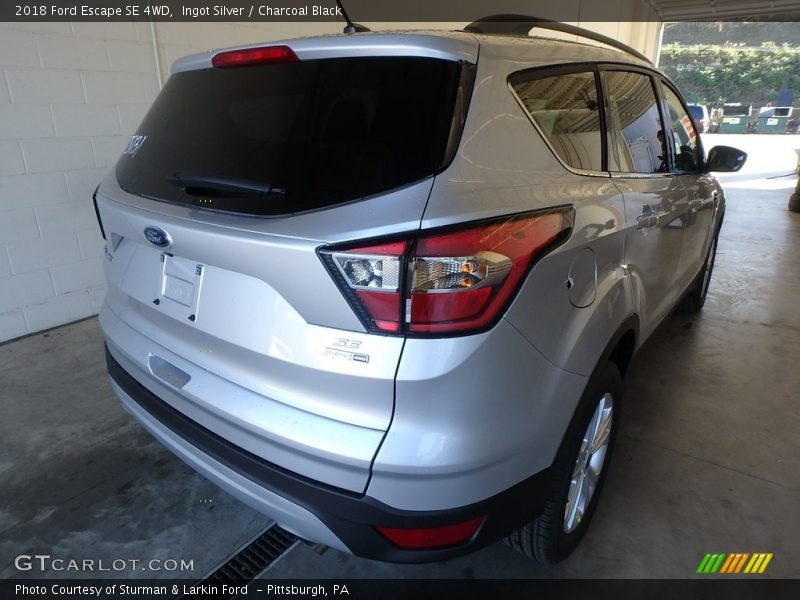Ingot Silver / Charcoal Black 2018 Ford Escape SE 4WD