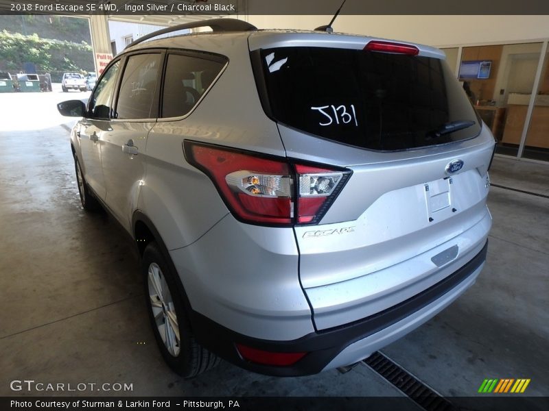 Ingot Silver / Charcoal Black 2018 Ford Escape SE 4WD