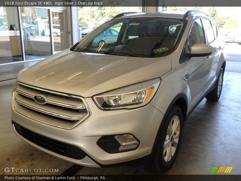 Ingot Silver / Charcoal Black 2018 Ford Escape SE 4WD