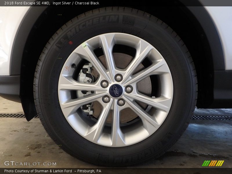 Ingot Silver / Charcoal Black 2018 Ford Escape SE 4WD