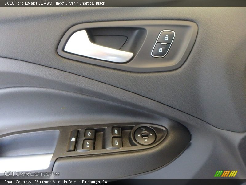 Ingot Silver / Charcoal Black 2018 Ford Escape SE 4WD