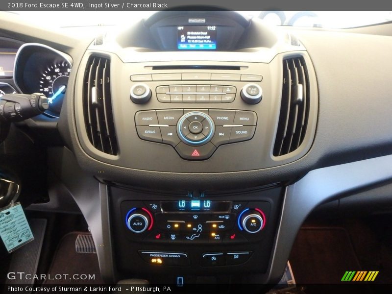 Ingot Silver / Charcoal Black 2018 Ford Escape SE 4WD