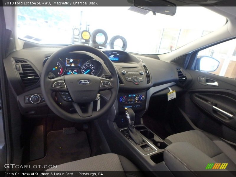 Magnetic / Charcoal Black 2018 Ford Escape SE 4WD