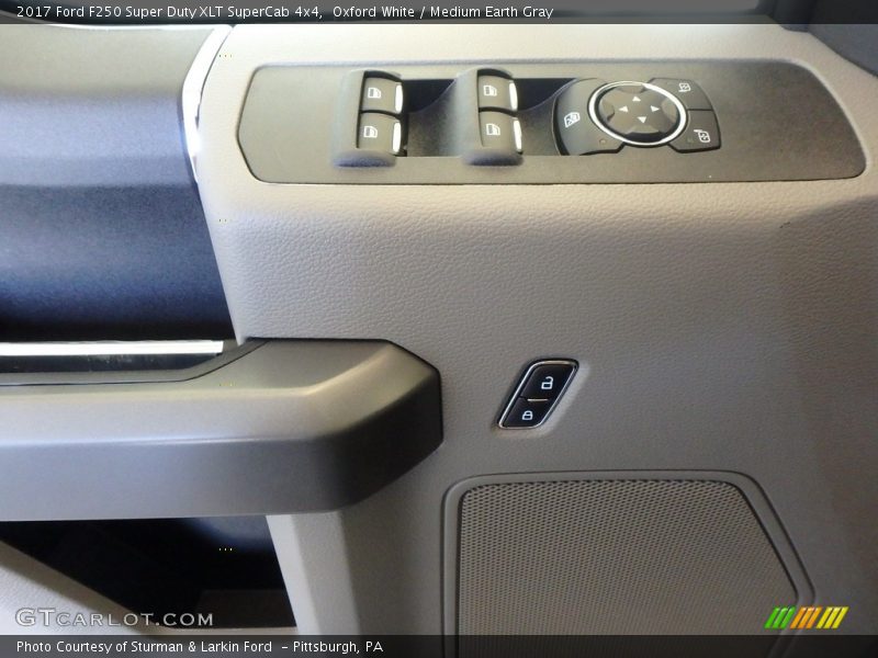 Oxford White / Medium Earth Gray 2017 Ford F250 Super Duty XLT SuperCab 4x4
