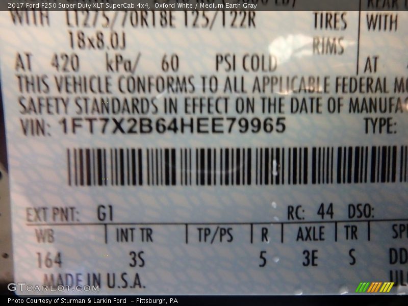 Oxford White / Medium Earth Gray 2017 Ford F250 Super Duty XLT SuperCab 4x4