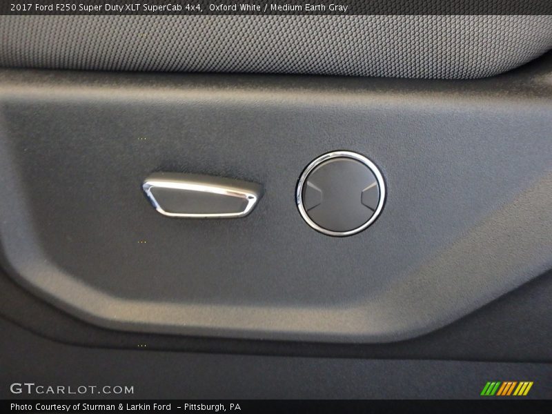 Oxford White / Medium Earth Gray 2017 Ford F250 Super Duty XLT SuperCab 4x4