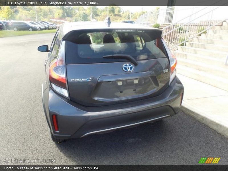 Magnetic Gray Metallic / Black 2018 Toyota Prius c Four