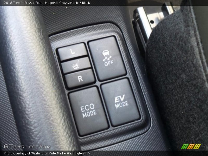 Magnetic Gray Metallic / Black 2018 Toyota Prius c Four