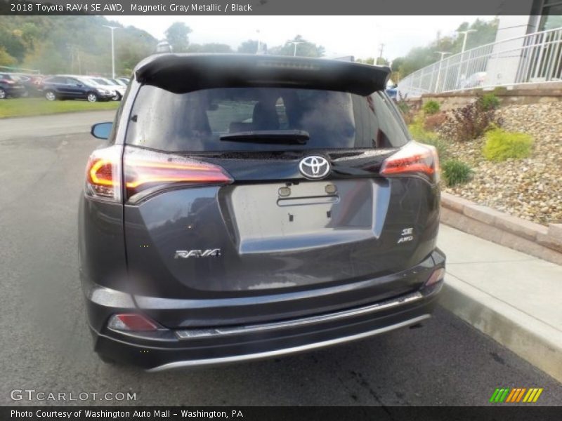 Magnetic Gray Metallic / Black 2018 Toyota RAV4 SE AWD